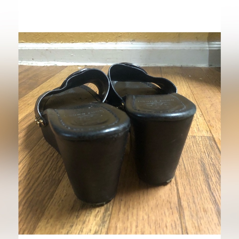 Tory Burch Black Embossed Logo Leather Slides - Picture 2 of 6